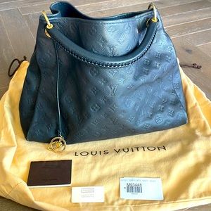 Louis Vuitton Artsy Emprinte leather in Navy Blue